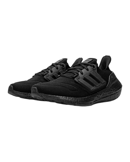ULTRA-BOOST 22 „TRIPLU NEGRU”