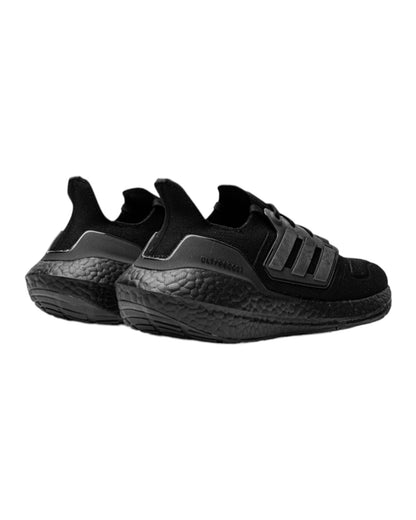 ULTRA-BOOST 22 „TRIPLU NEGRU”